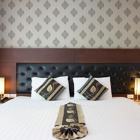 Hemingways Silk Hotel Patong Екстер'єр фото