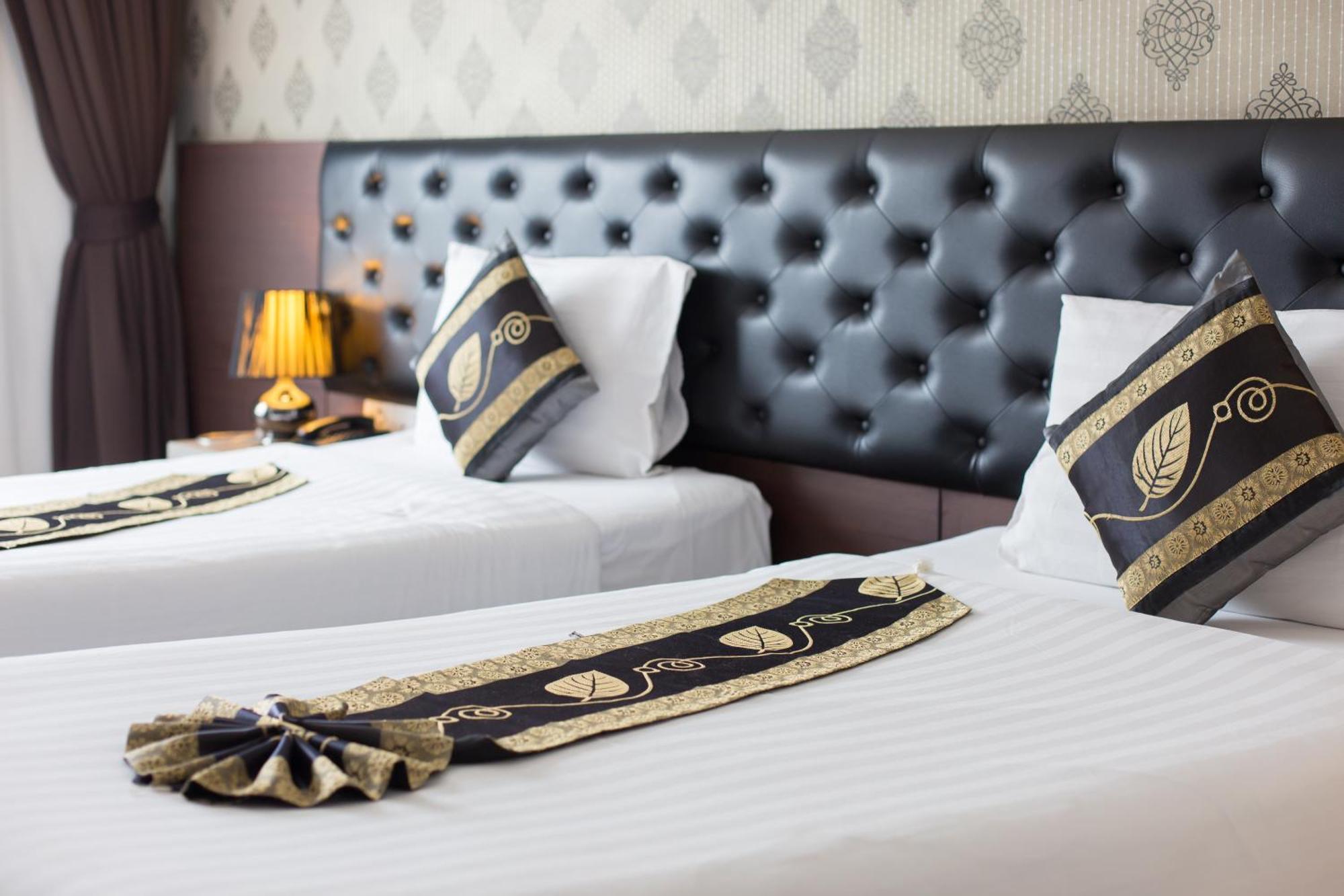 Hemingways Silk Hotel Patong Екстер'єр фото
