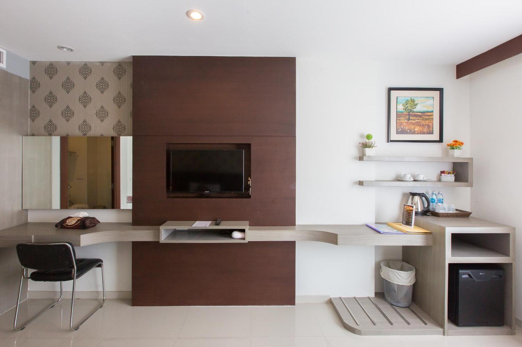 Hemingways Silk Hotel Patong Екстер'єр фото