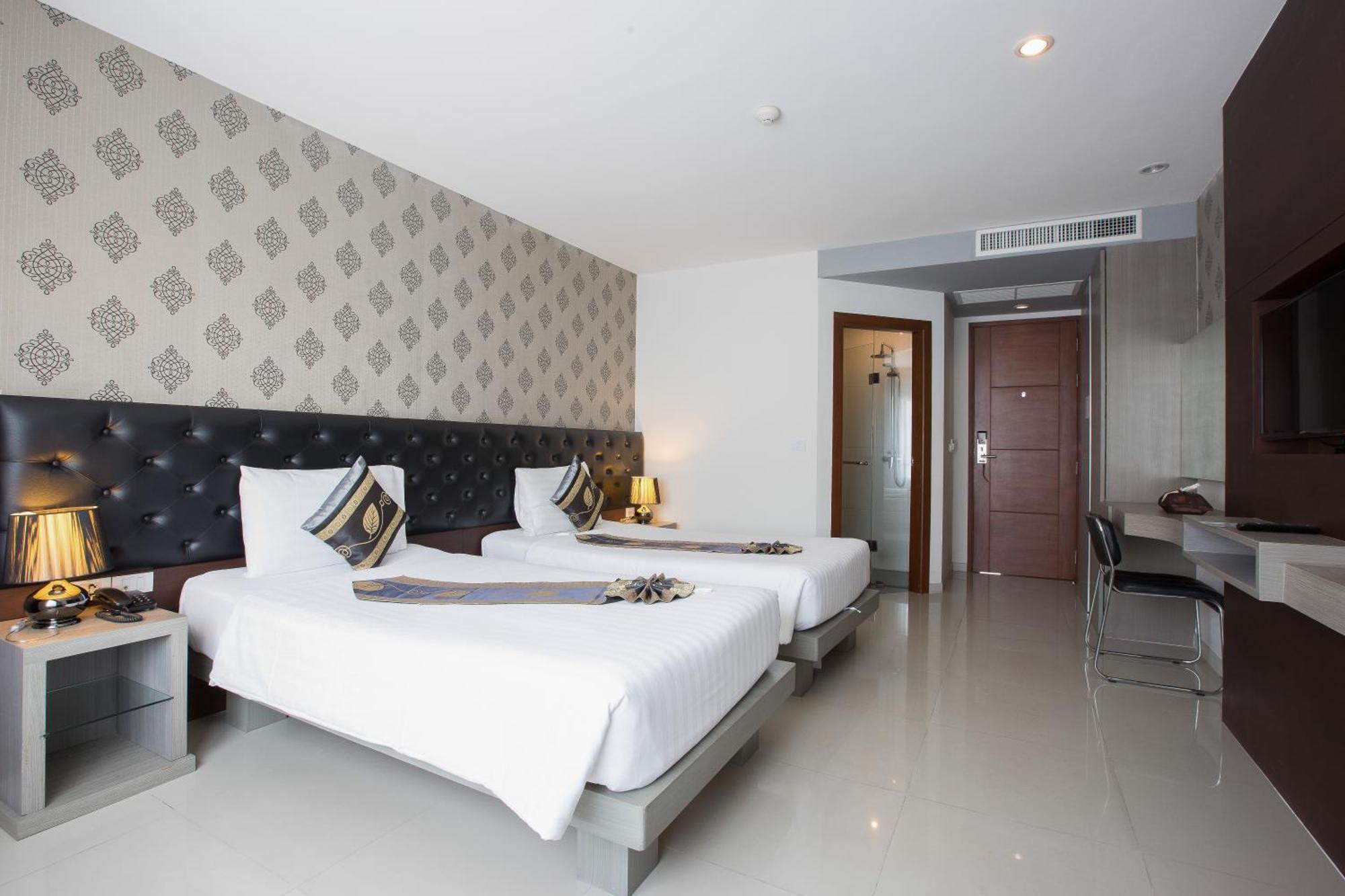 Hemingways Silk Hotel Patong Екстер'єр фото