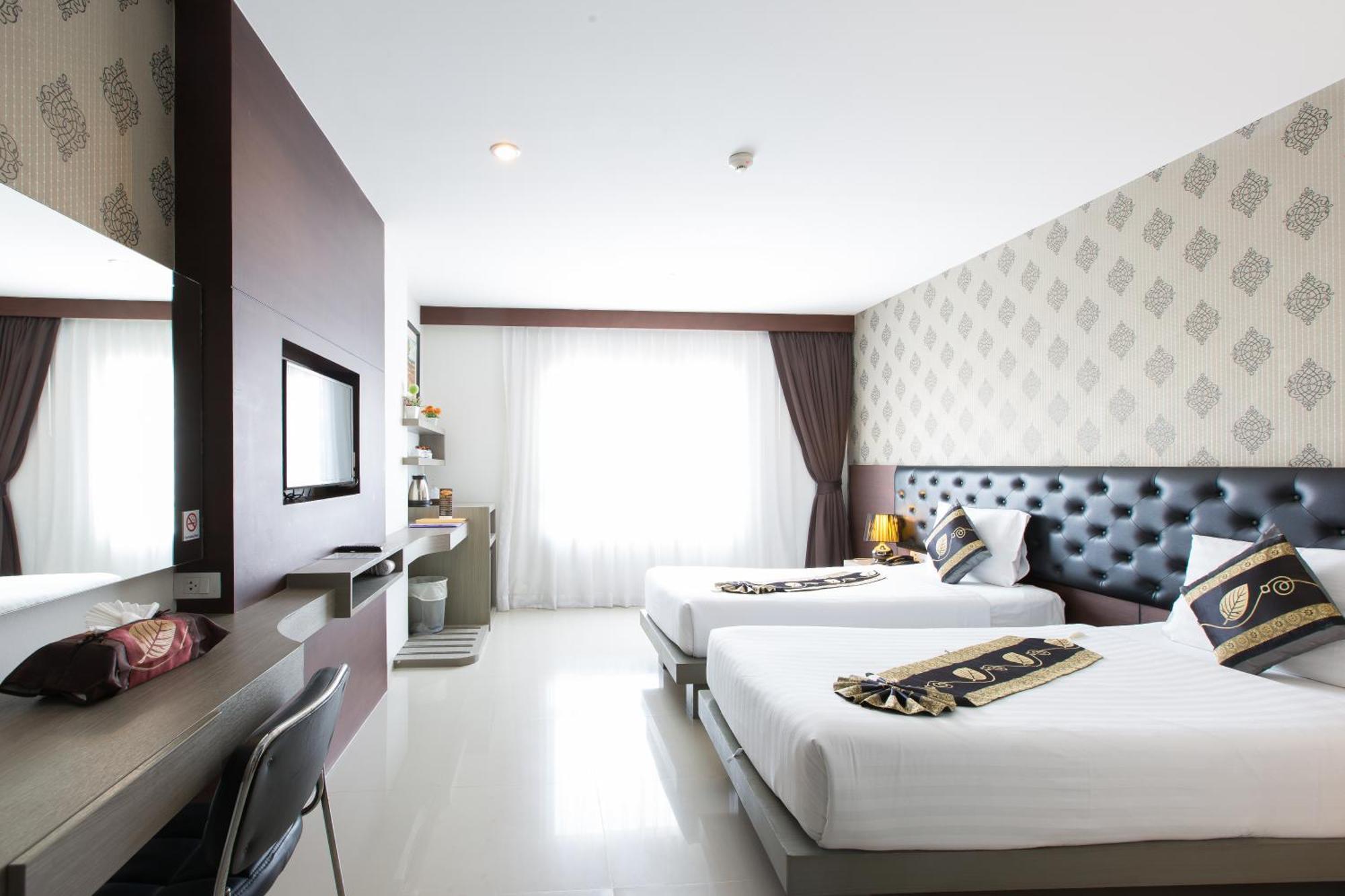 Hemingways Silk Hotel Patong Екстер'єр фото