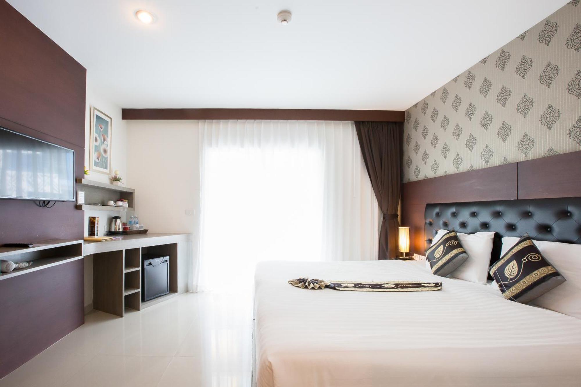 Hemingways Silk Hotel Patong Екстер'єр фото