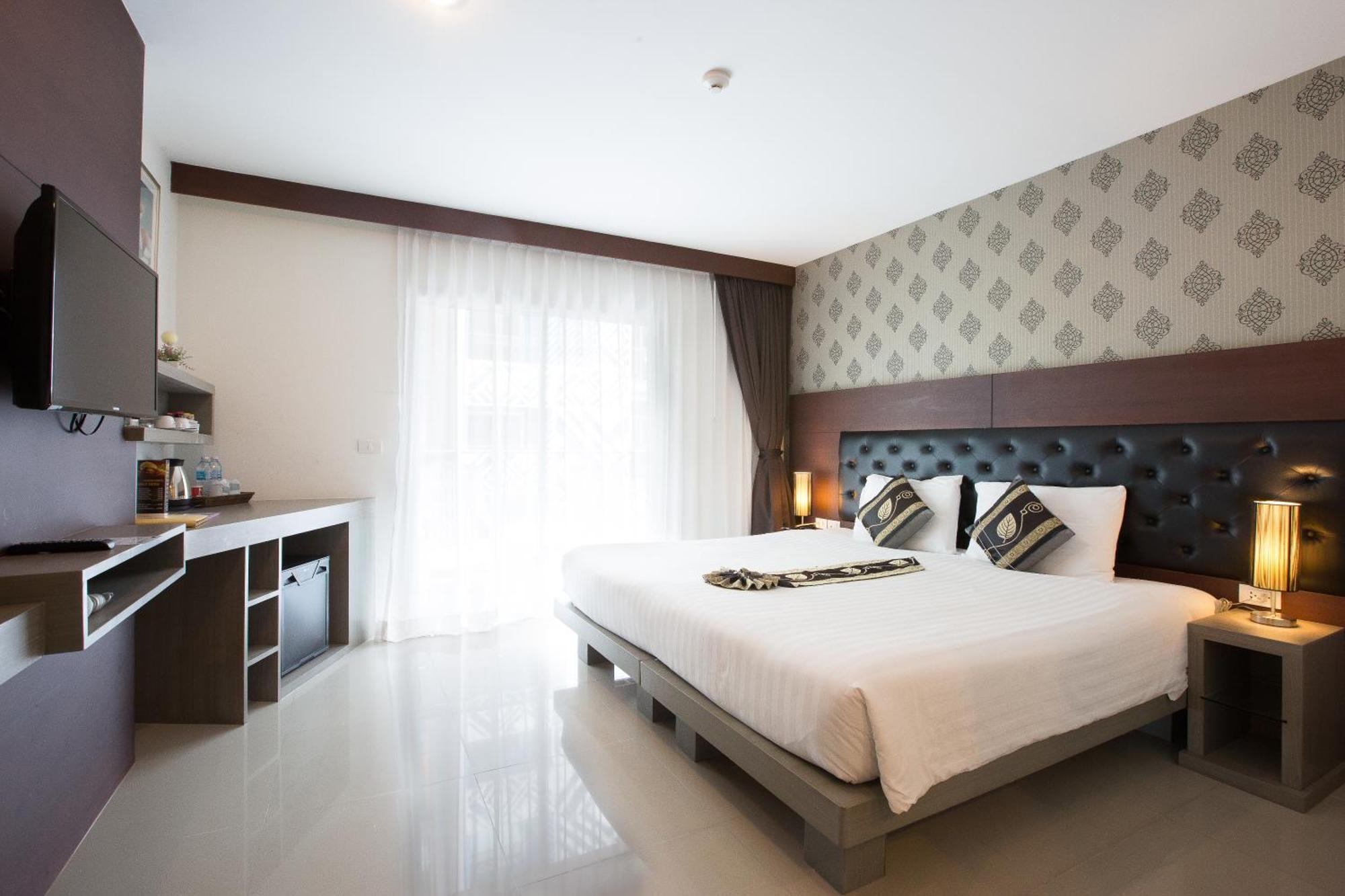 Hemingways Silk Hotel Patong Екстер'єр фото