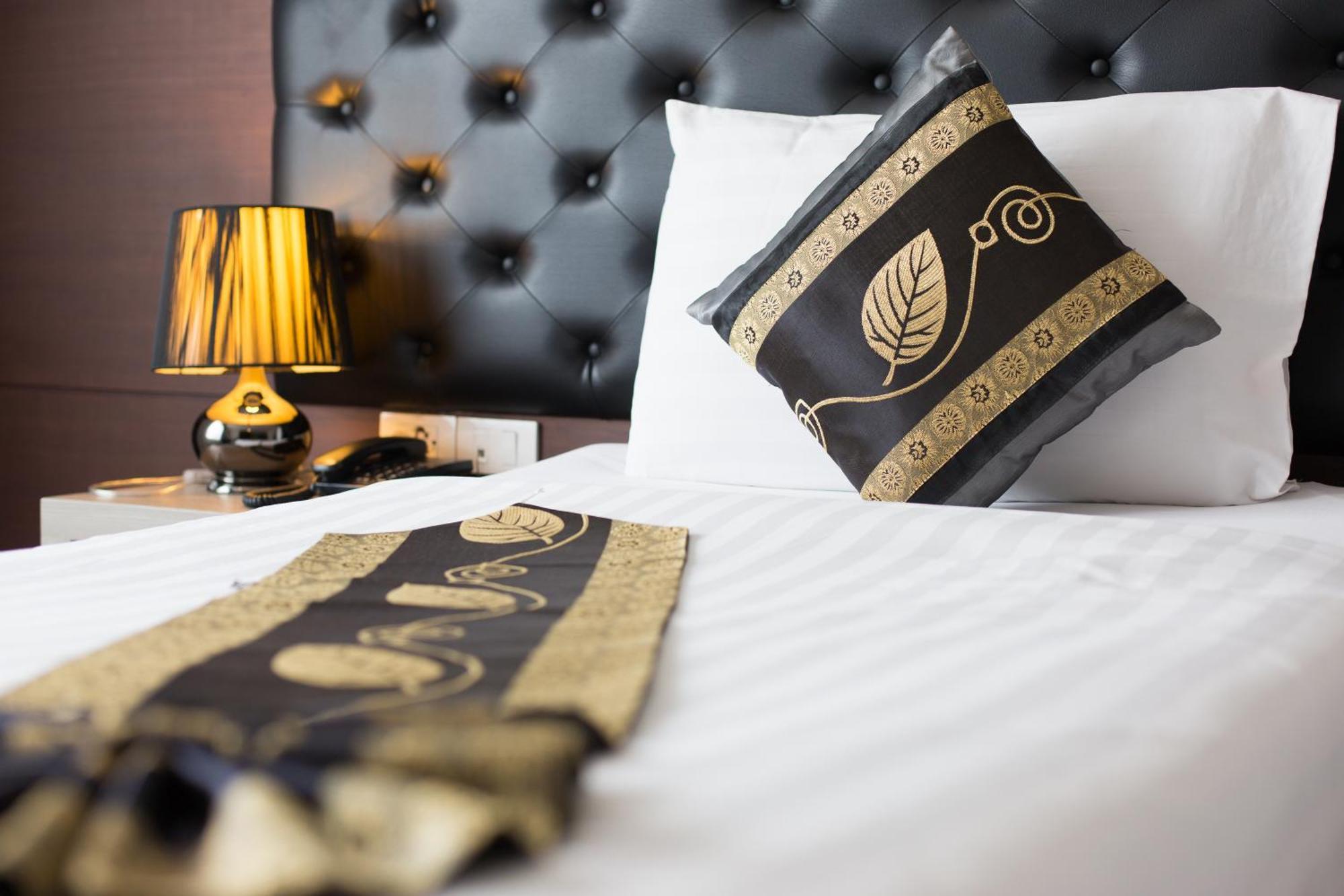 Hemingways Silk Hotel Patong Екстер'єр фото